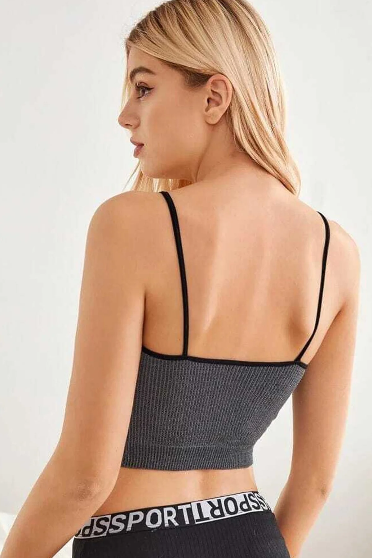 Kadın Antrasit Gri İp Askılı Crop Top Bluz – Şık ve Rahat Yazlık Üst
