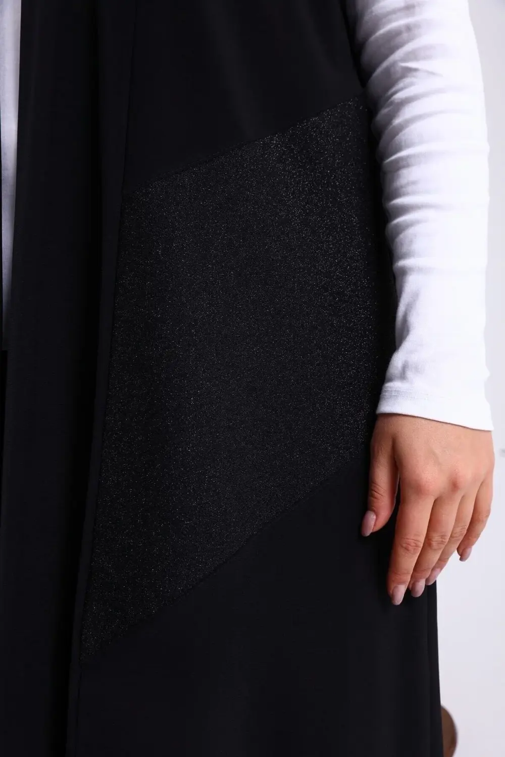 Kadın Asimetrik Kesim Simli Siyah Yelek