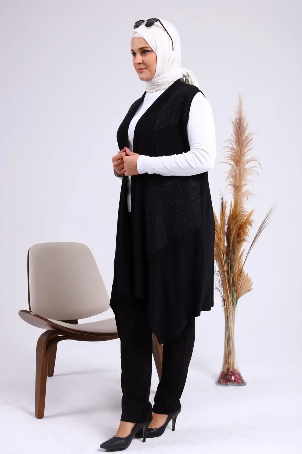 Kadın Asimetrik Kesim Simli Siyah Yelek