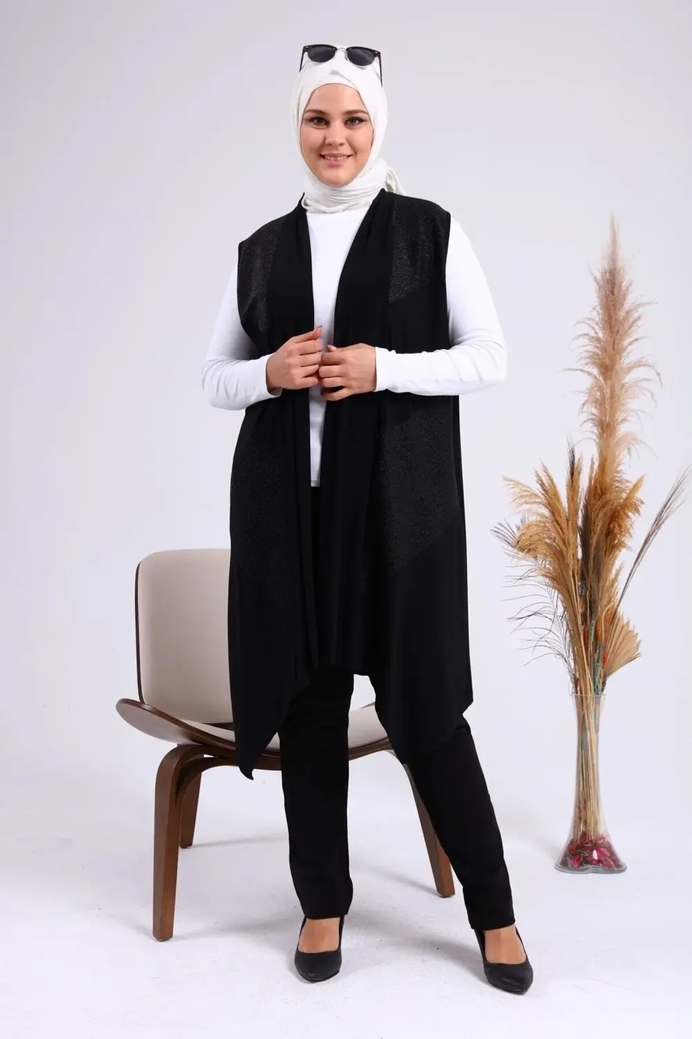 Kadın Asimetrik Kesim Simli Siyah Yelek