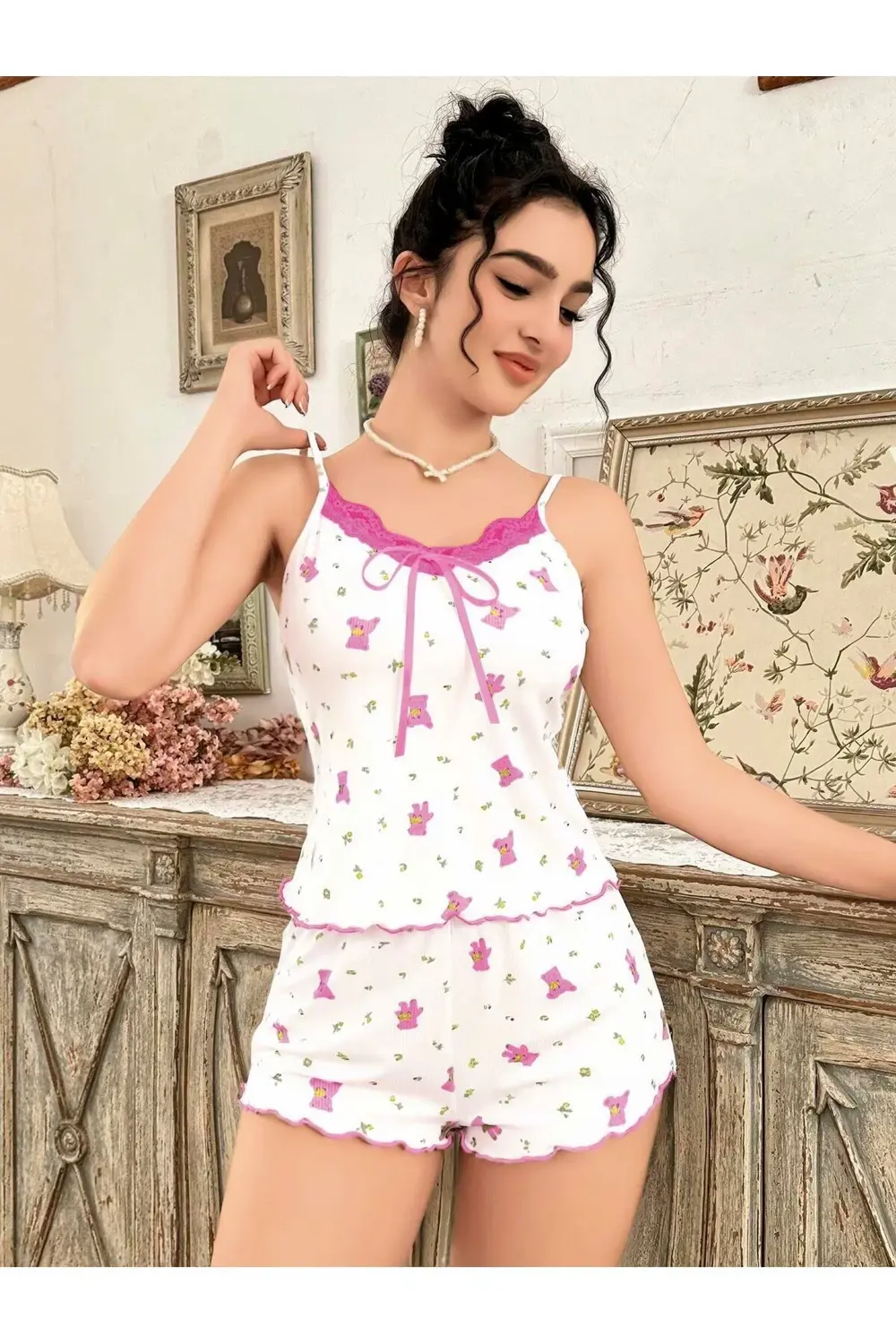 Kadın Ayıcık ve Çiçek Desenli Şortlu Gecelik Takım