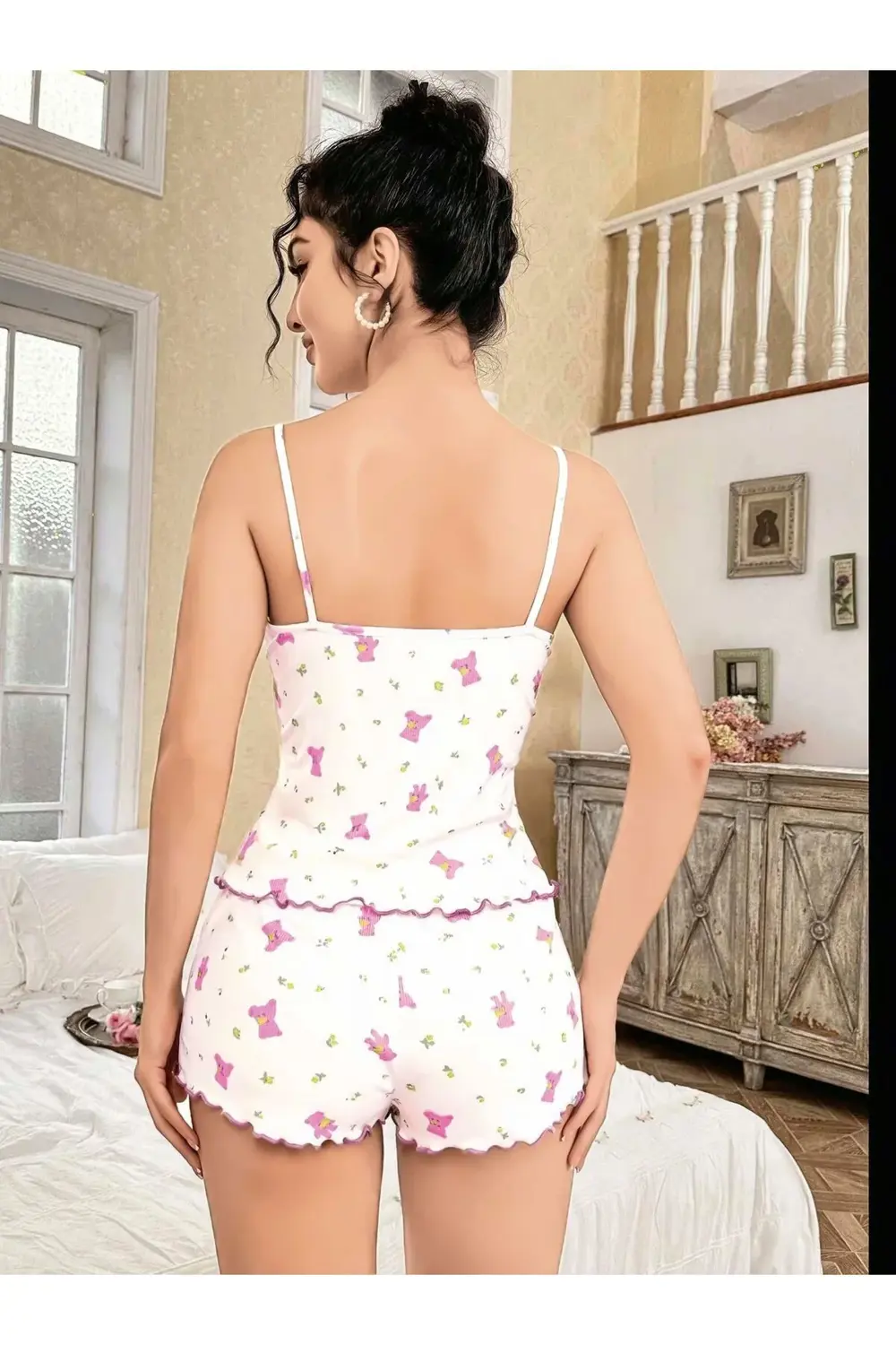 Kadın Ayıcık ve Çiçek Desenli Şortlu Gecelik Takım