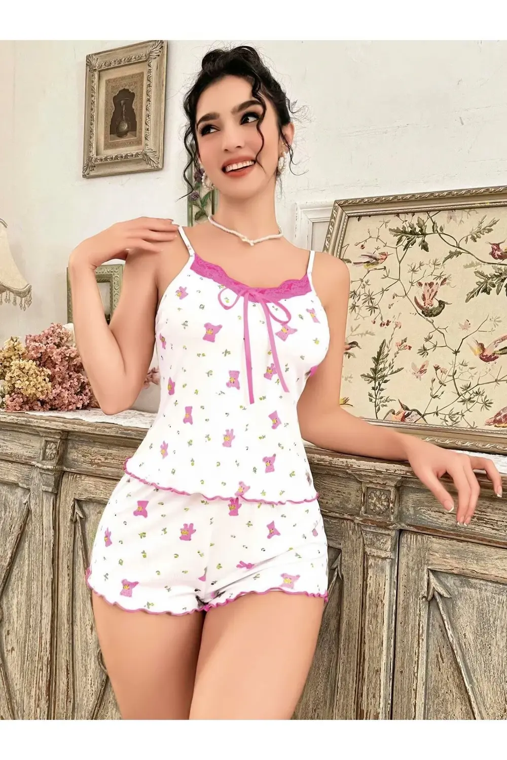 Kadın Ayıcık ve Çiçek Desenli Şortlu Gecelik Takım