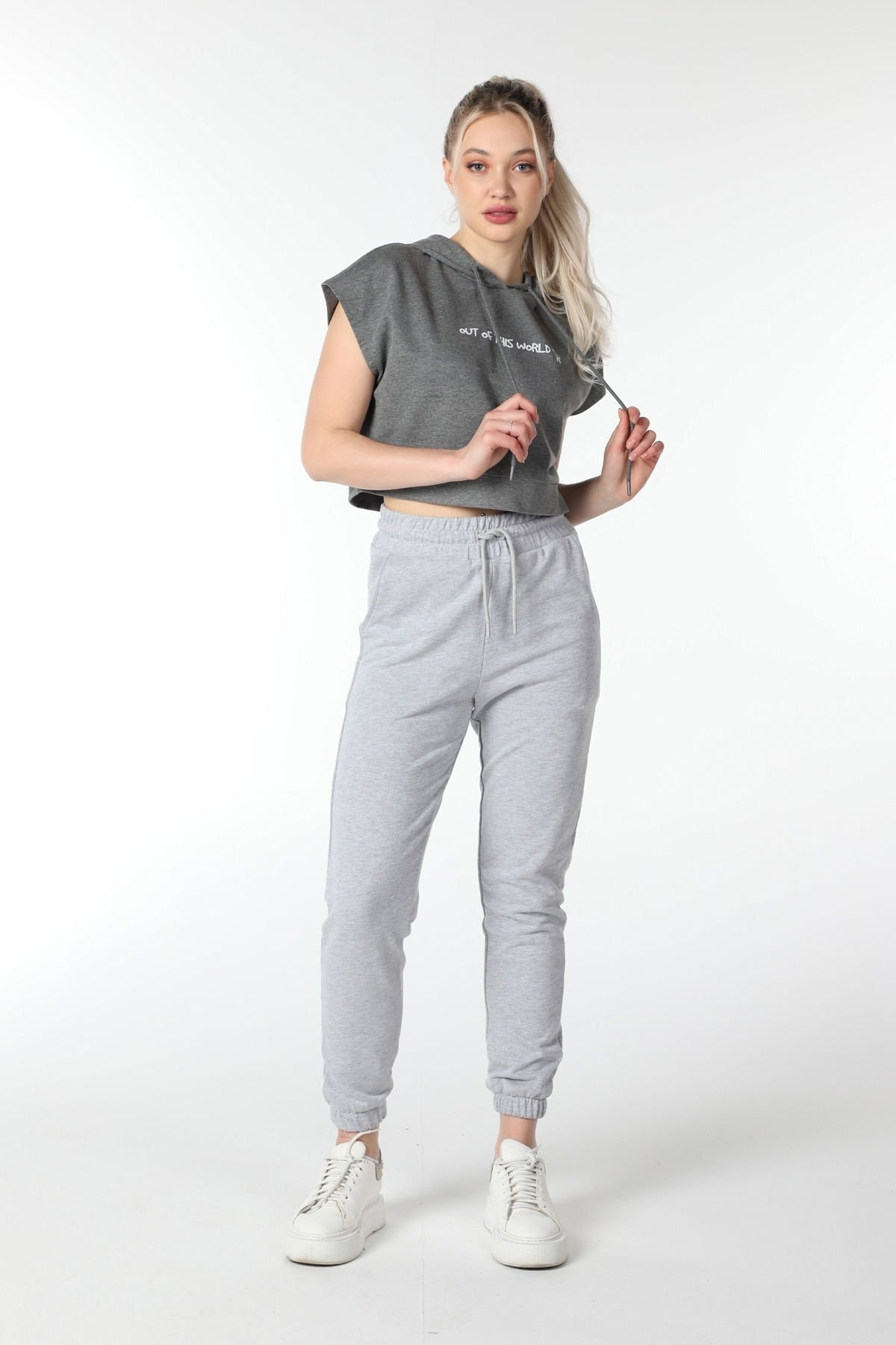 Kadın Baskılı Kapüşonlu Crop Sweat Siyah