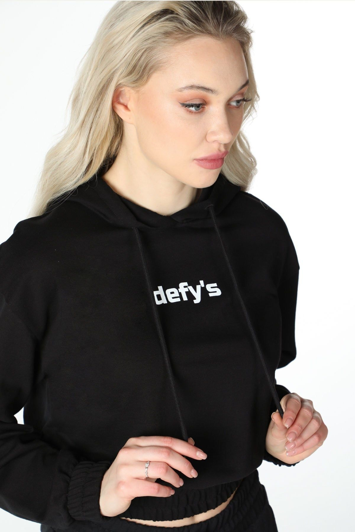 Defys Kadin Baskili Kapüşonlu Crop Sweat Siyah
