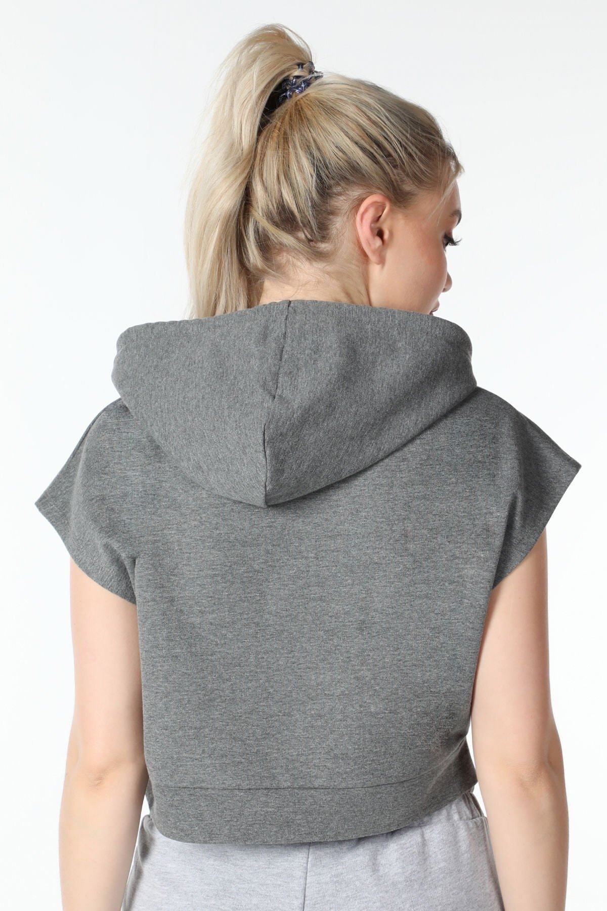 Kadın Baskılı Kapüşonlu Crop Sweat Siyah