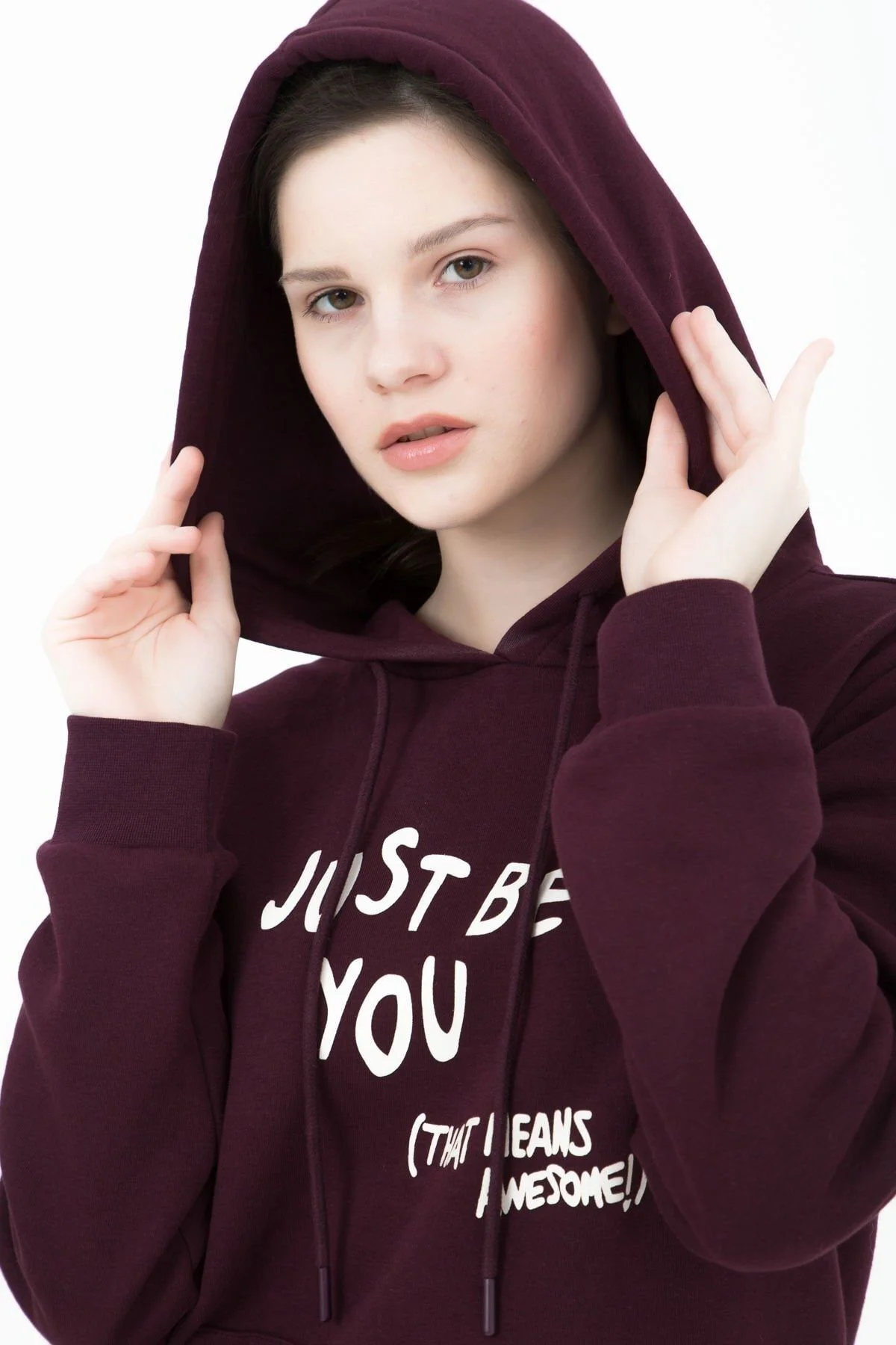 Kadın Baskılı Kapüşonlu Sweat Mürdüm Kadın Baskılı Kapüşonlu Sweat Mürdüm