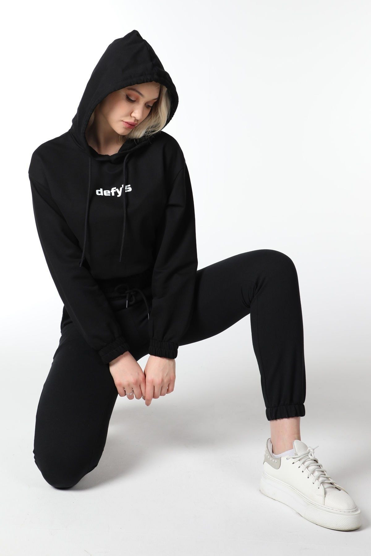 Defys Kadin Baskili Kapüşonlu Crop Sweat Siyah