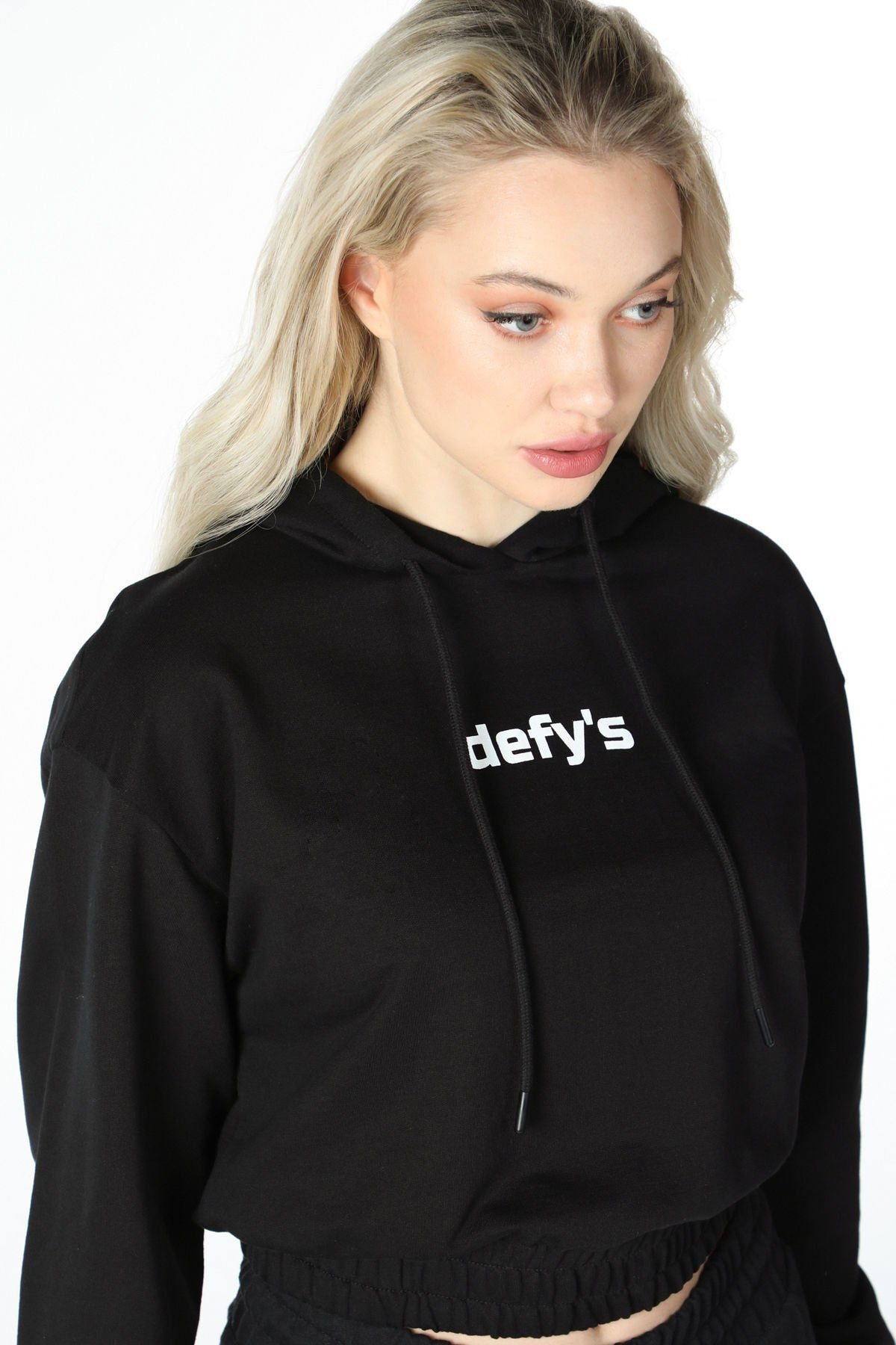 Defys Kadin Baskili Kapüşonlu Crop Sweat Siyah