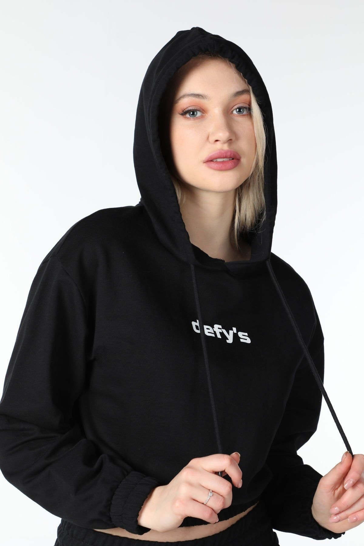 Defys Kadin Baskili Kapüşonlu Crop Sweat Siyah