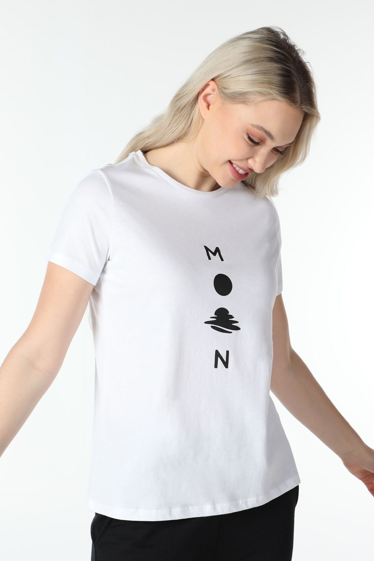 Kadın Bisiklet Yaka Kısa Kollu Regular Fit Baskılı Tişört Beyaz