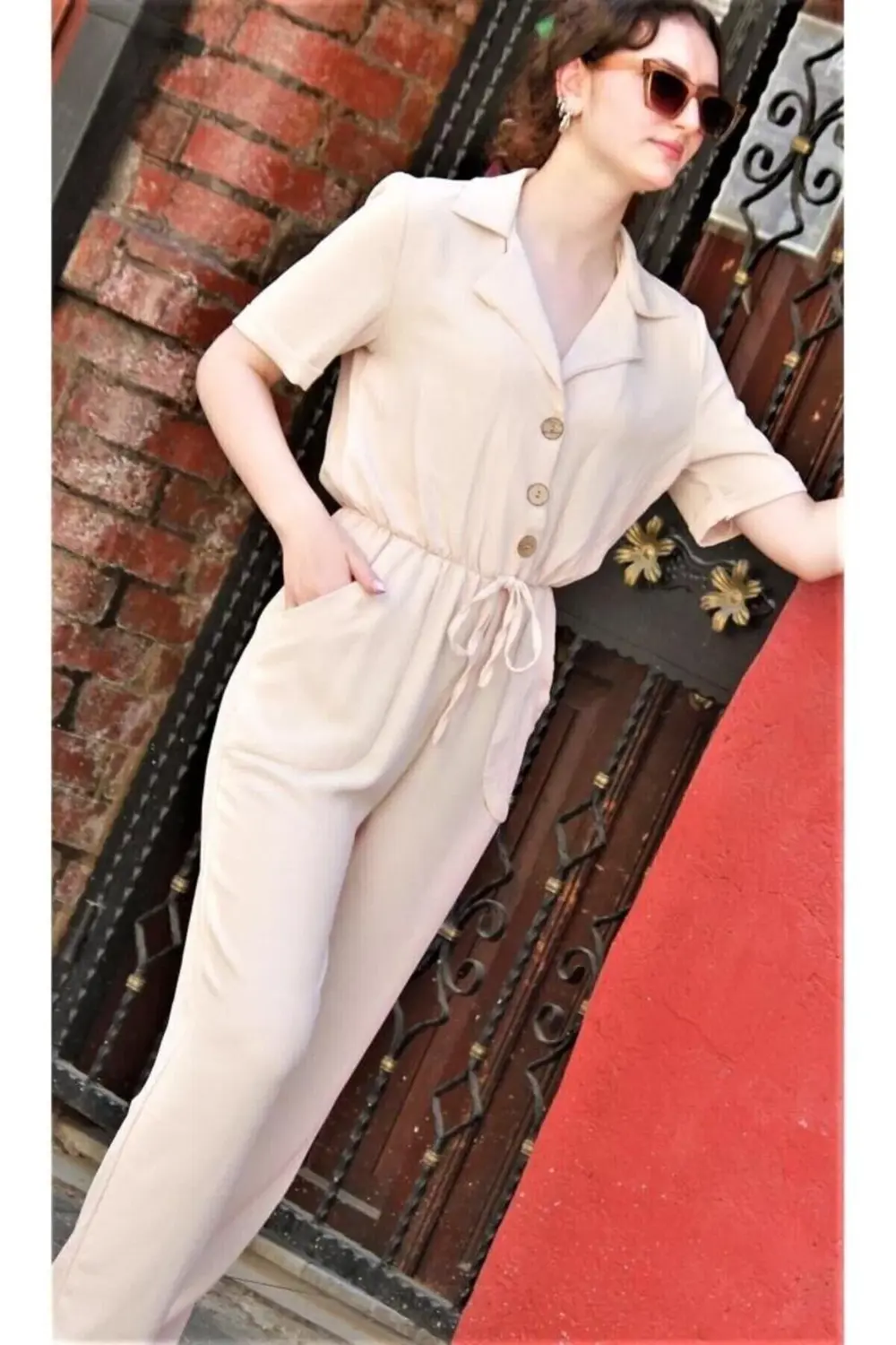 Kadın Bej Düğmeli Cepli Beli Büzgülü Kemerli Kısa Kollu Ceket Yak