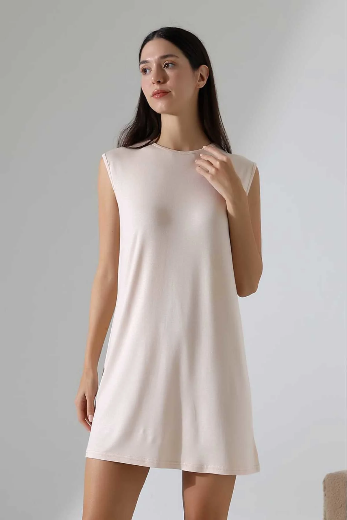 Kadın Bej Oversize Kolsuz Bisiklet Yaka Basic Viskon Kısa İçlik Tunik Elbise Fiyatı, Yorumları ve Özellikleri