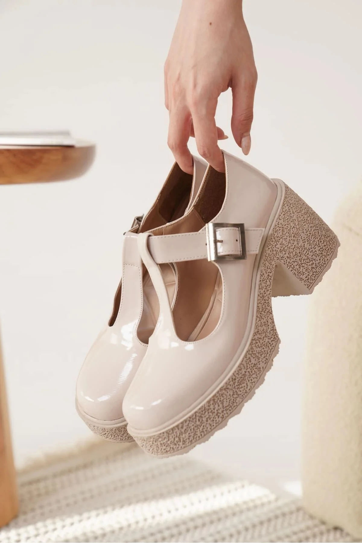 Kadın Bej Rugan Günlük Ayakkabı TR06MS06D