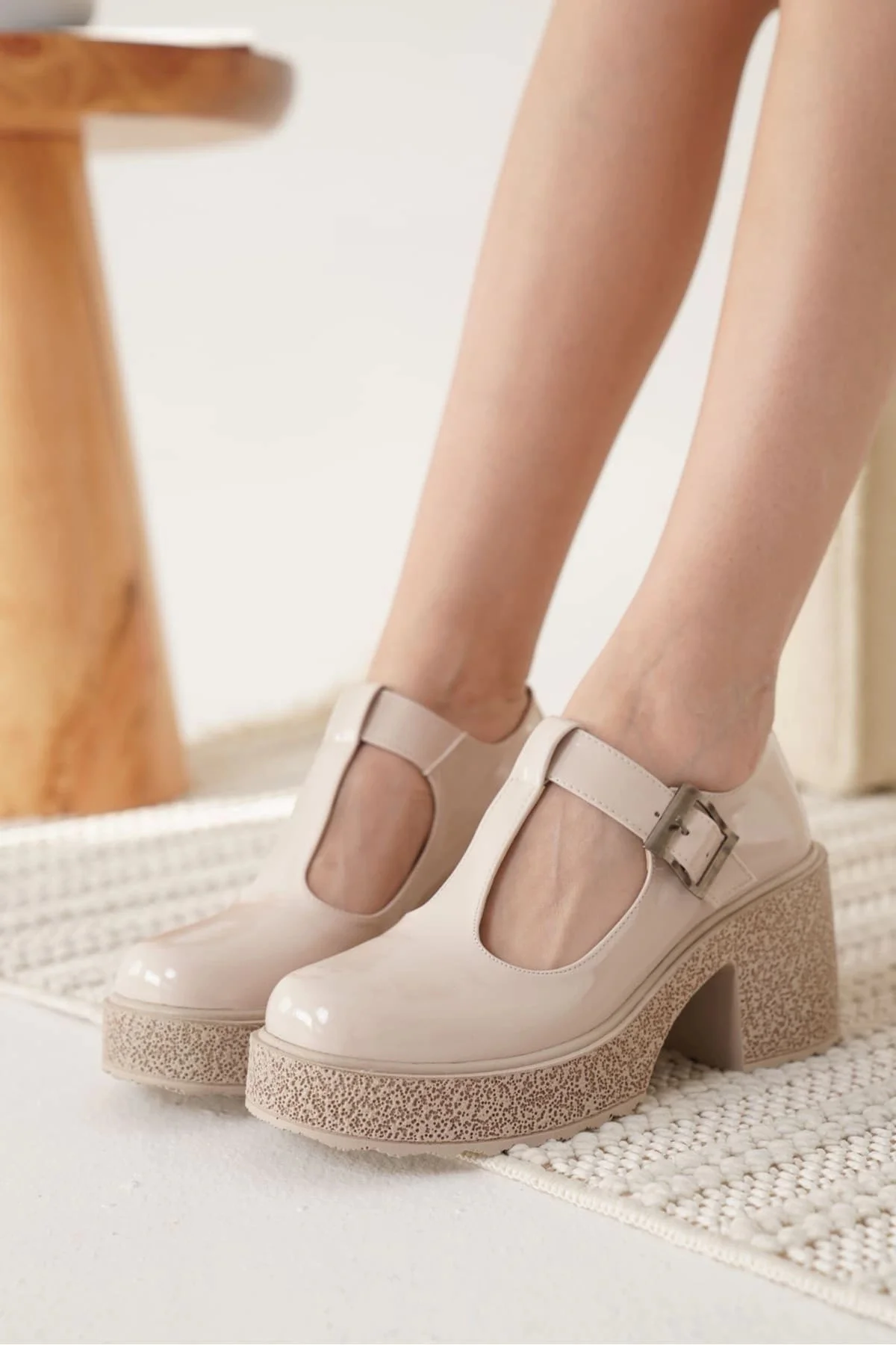 Kadın Bej Rugan Günlük Ayakkabı TR06MS06D