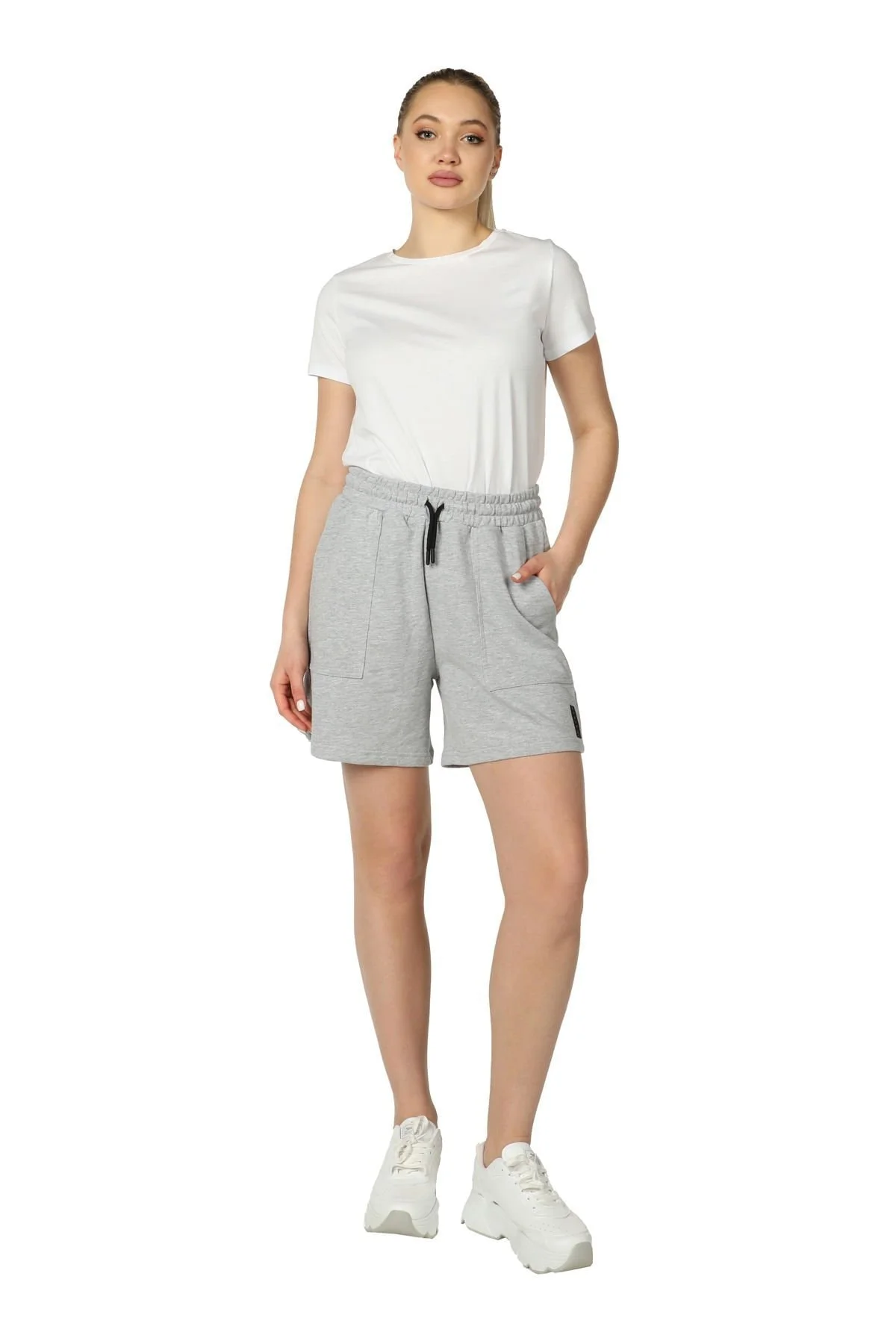 Kadın Beli Lastikli Cepli Etiket Detaylı Regular Fit Şort Antrasi