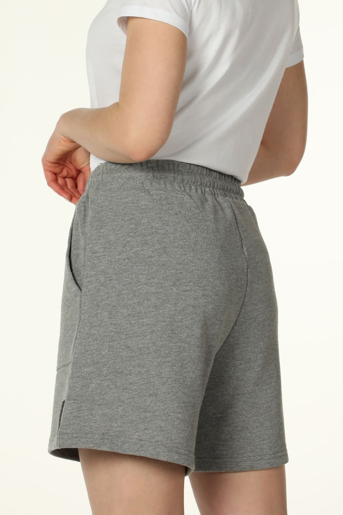 Defys Kadın Beli Lastikli Cepli Etiket Detaylı Regular Fit Şort Antrasi