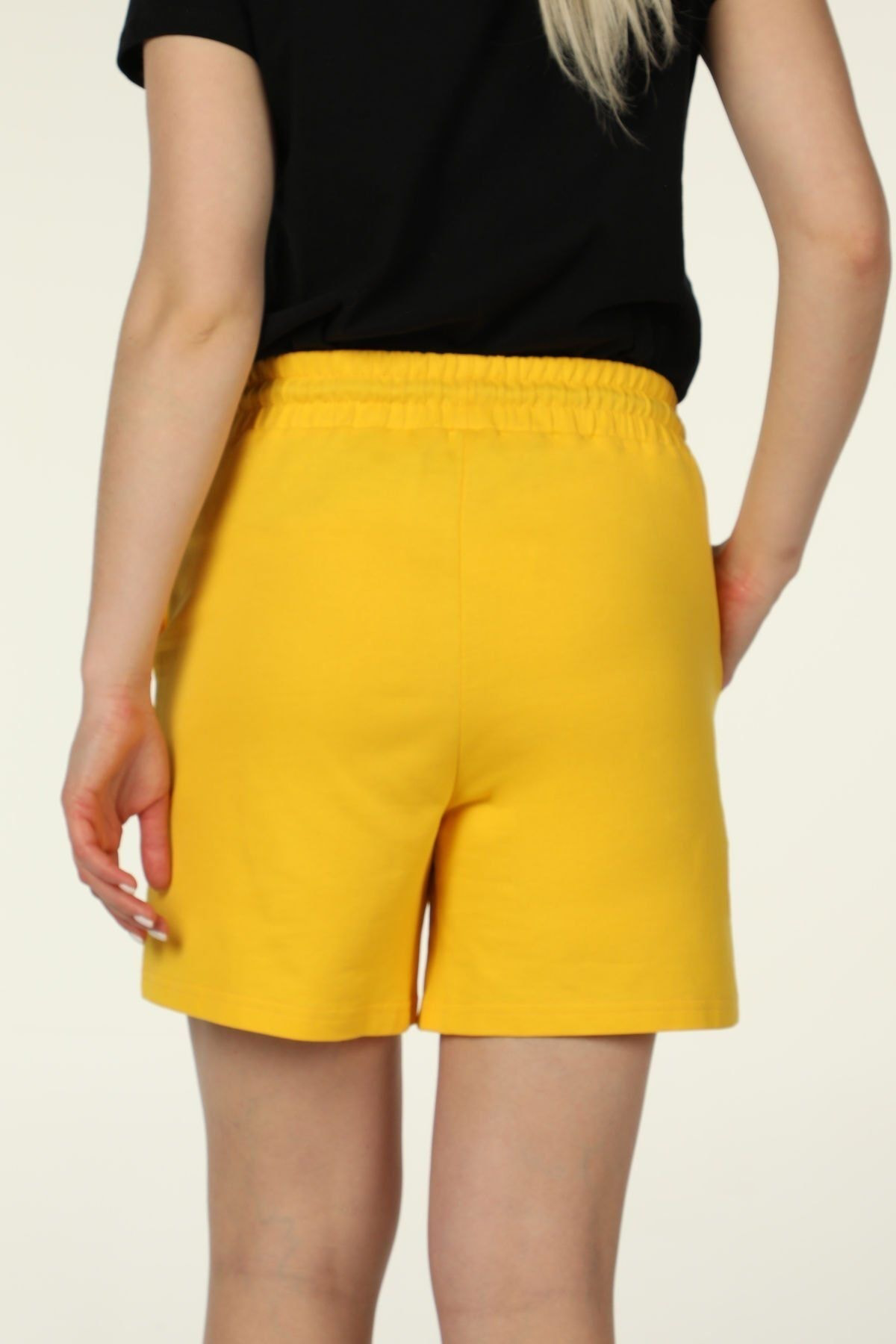 Defys Kadın Beli Lastikli Cepli Etiket Detaylı Regular Fit Şort Sarı