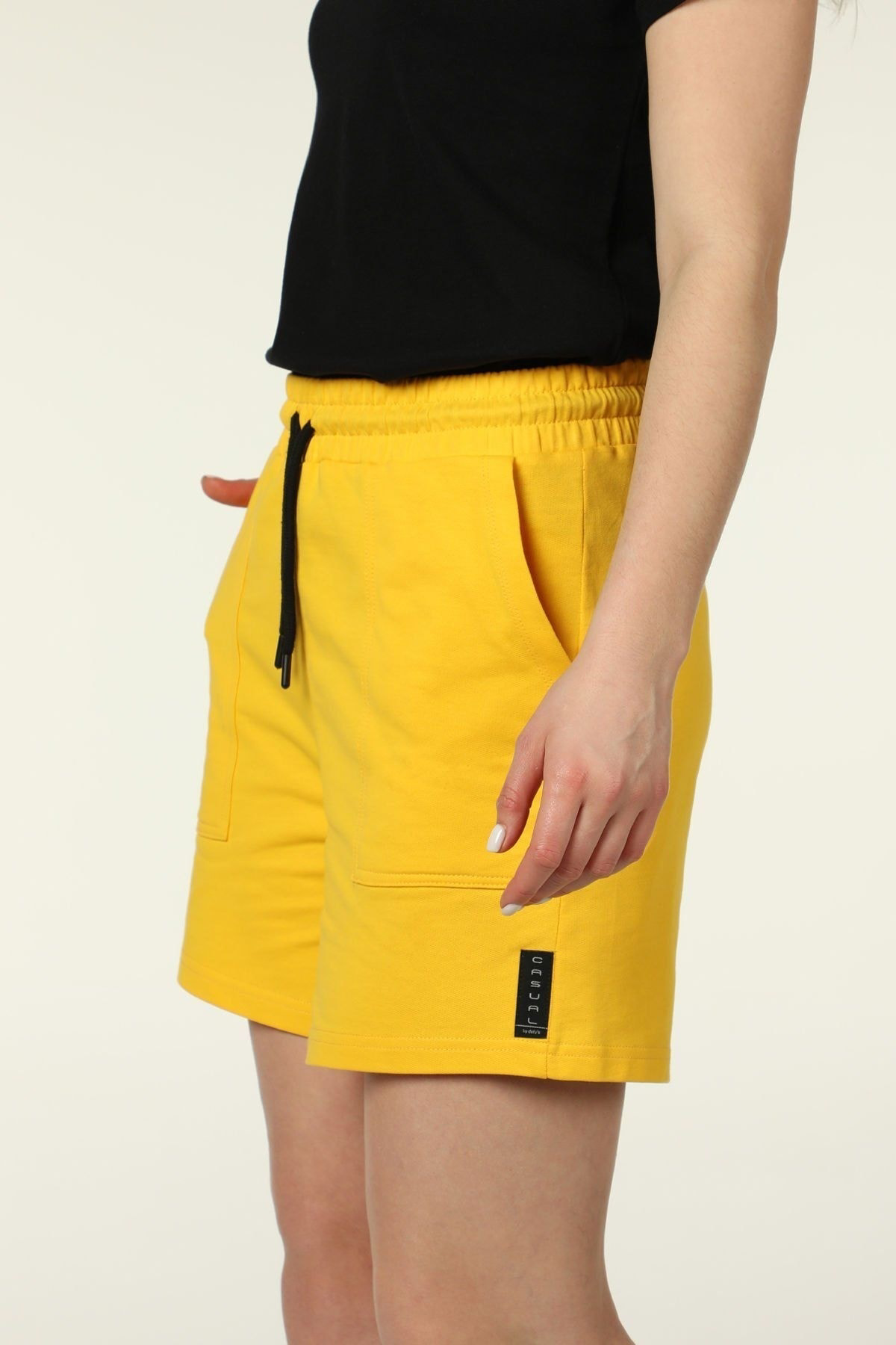 Defys Kadın Beli Lastikli Cepli Etiket Detaylı Regular Fit Şort Sarı
