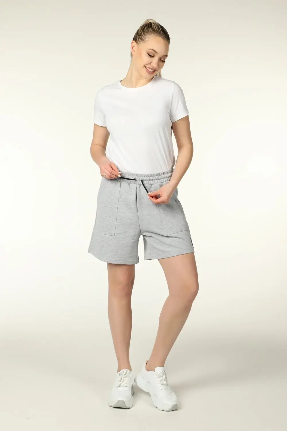 Kadın Beli Lastikli Cepli Etiket Detaylı Regular Fit Şort Antrasi