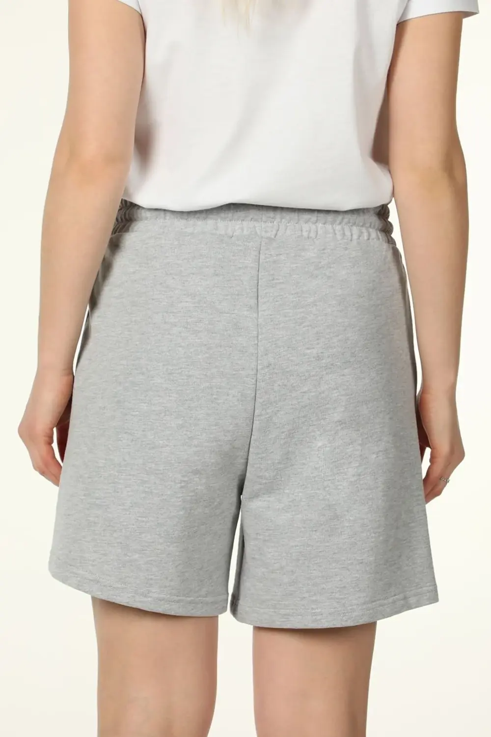 Kadın Beli Lastikli Cepli Etiket Detaylı Regular Fit Şort Antrasi