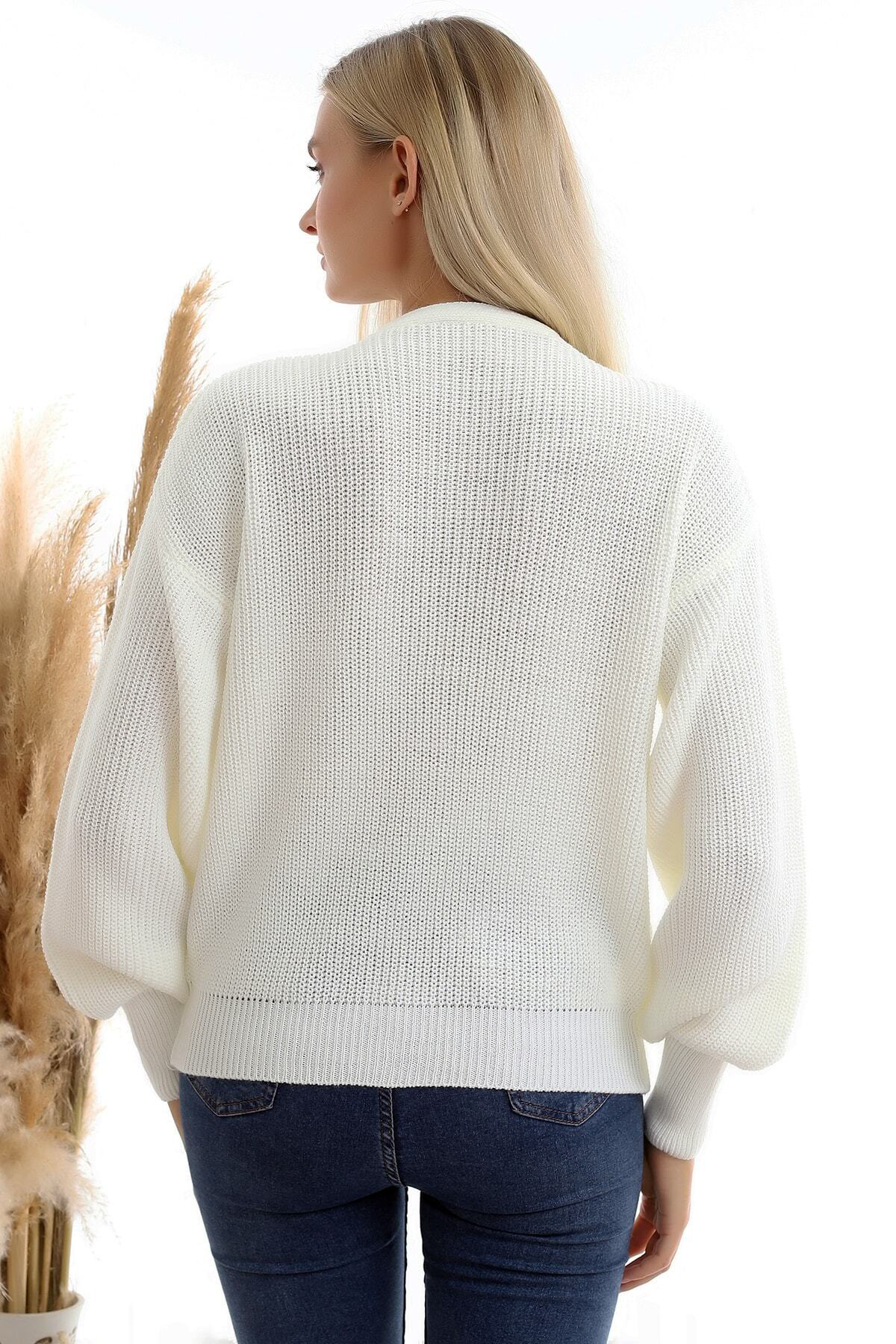 Dreamlike Kadın Beyaz 3 Düğmeli V Yaka Hırka