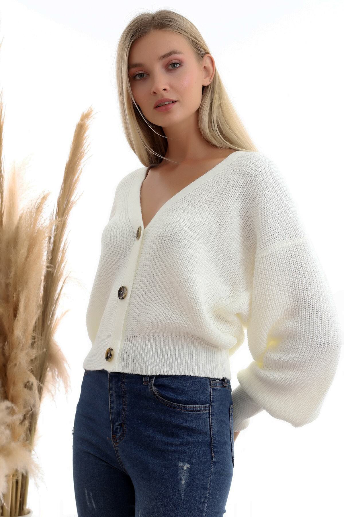 Dreamlike Kadın Beyaz 3 Düğmeli V Yaka Hırka