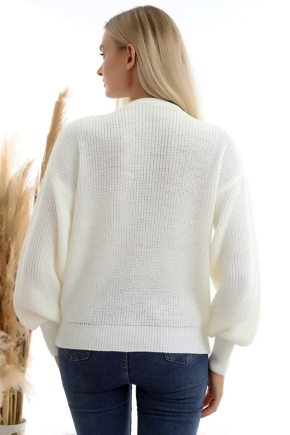 Kadın Beyaz 3 Düğmeli V Yaka Hırka