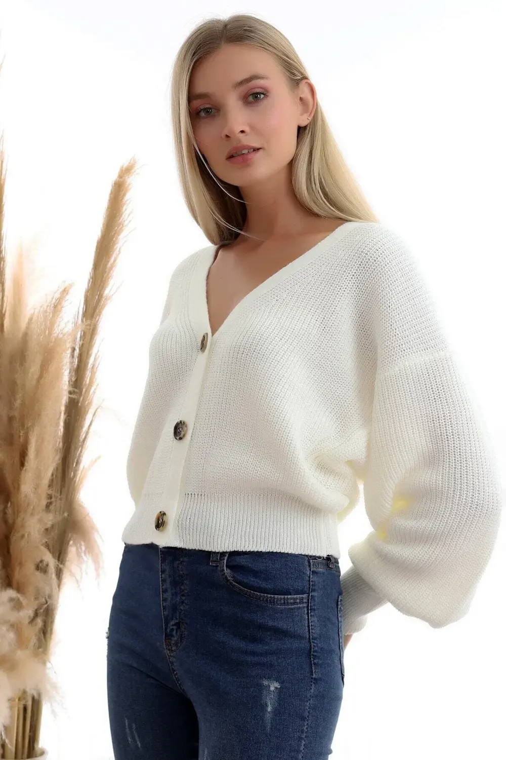 Kadın Beyaz 3 Düğmeli V Yaka Hırka