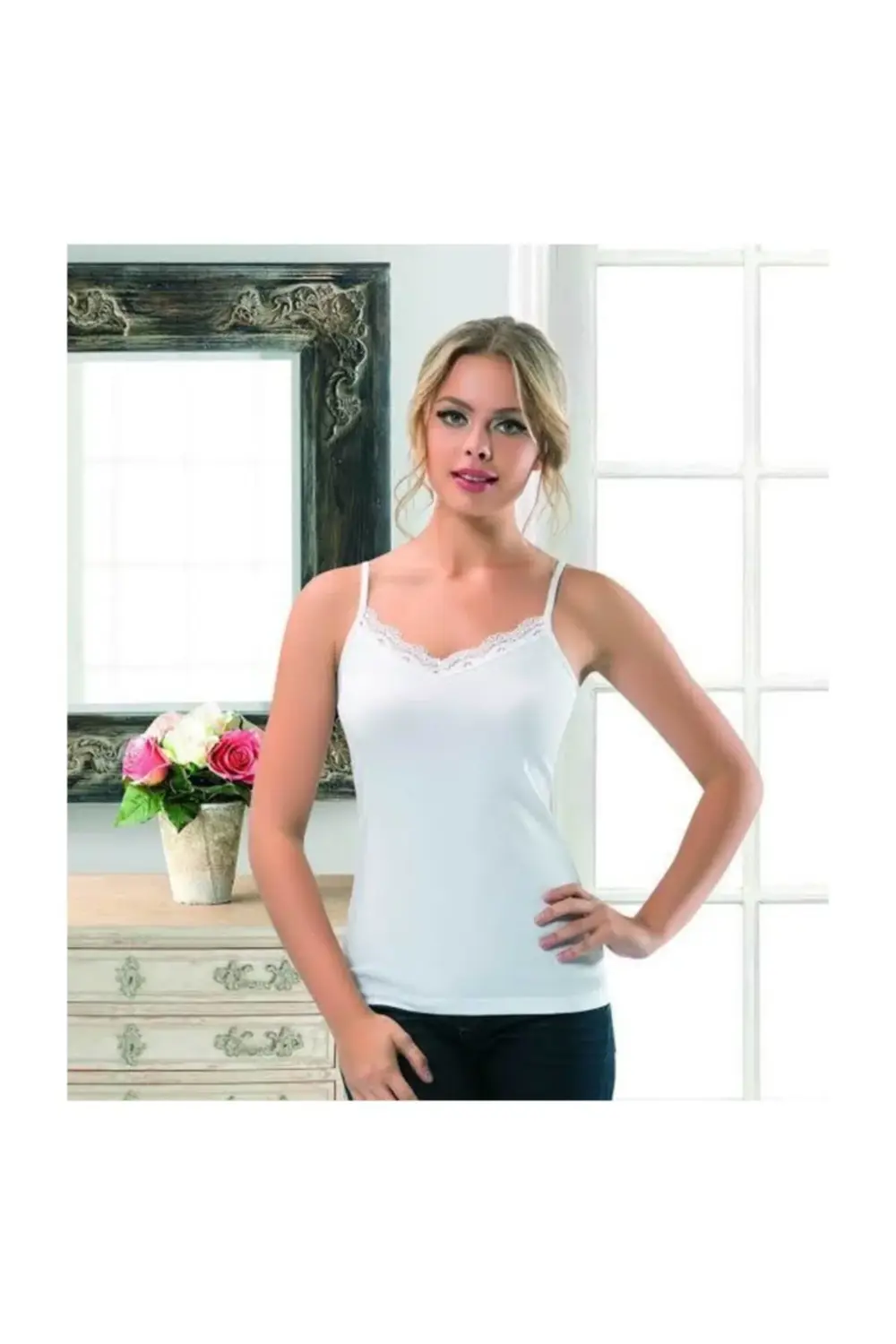 Kadın Beyaz Askılı V Yaka Dantelli Atlet