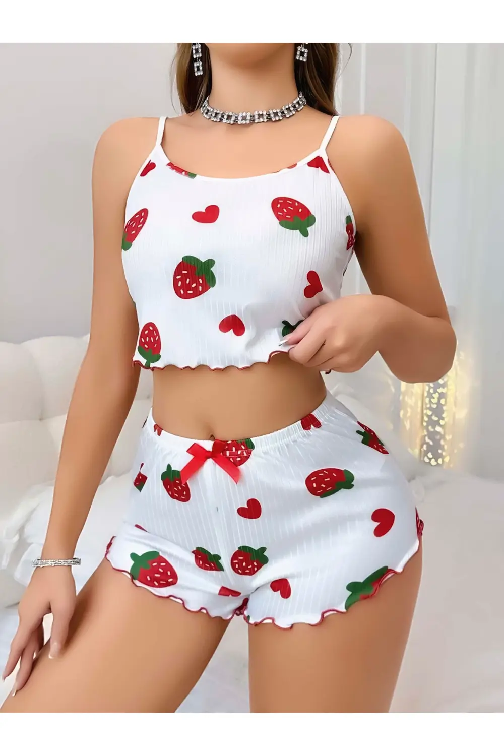 Kadın Beyaz Çilek Desenli Şortlu Pijama Takımı 5053