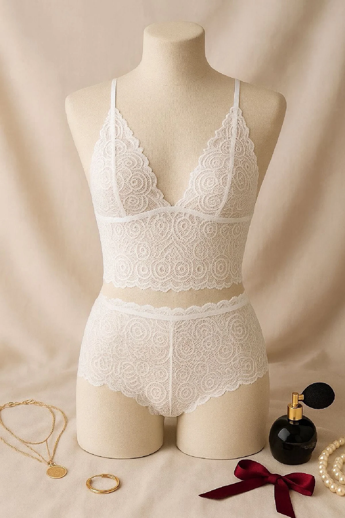 Kadın Beyaz Dantel Bralet Şort Takımı – Romantik ve Zarif İç Giyi