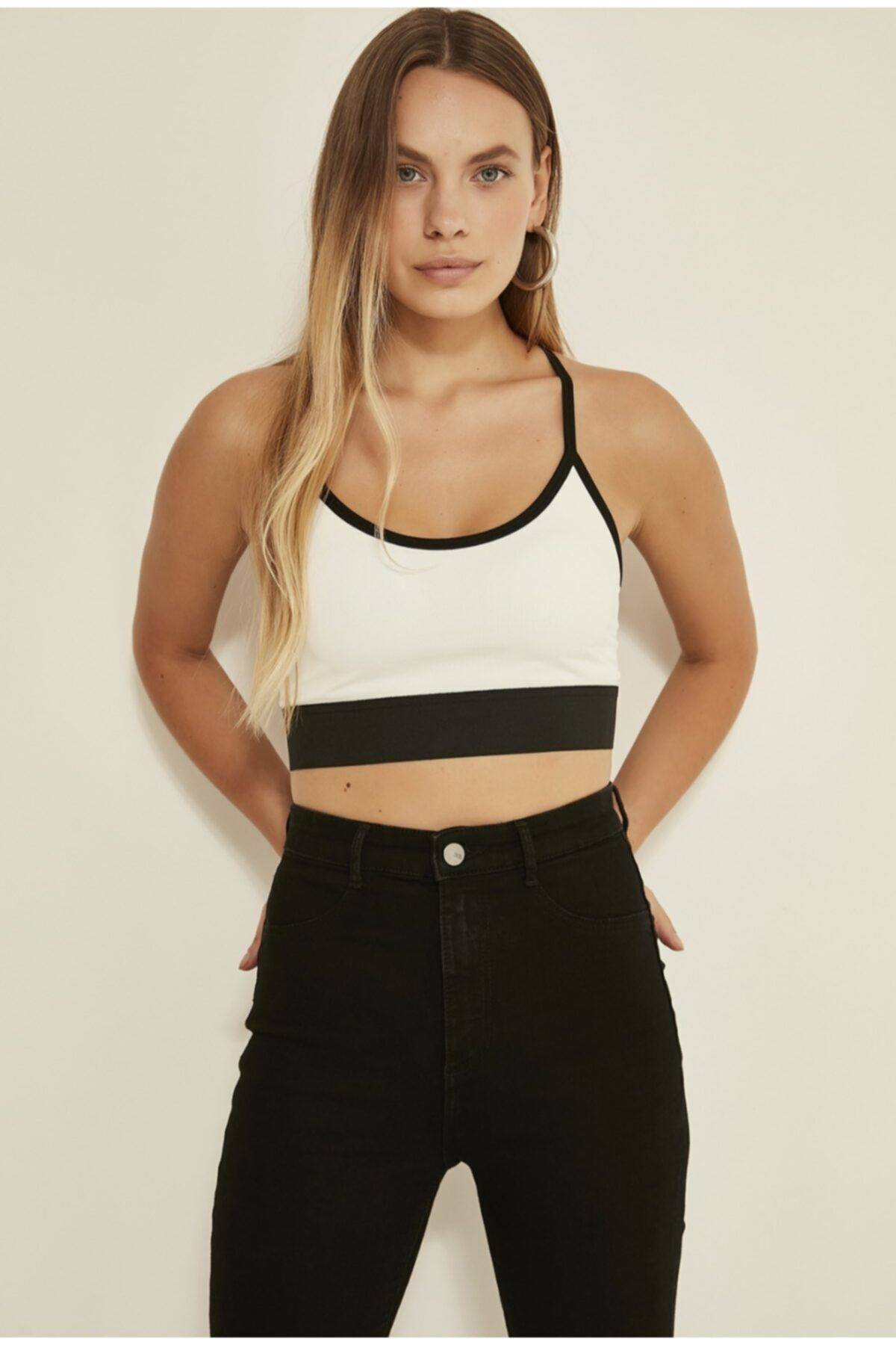 Kadın Beyaz Giyim Arkası Çapraz Askı Büstiyer