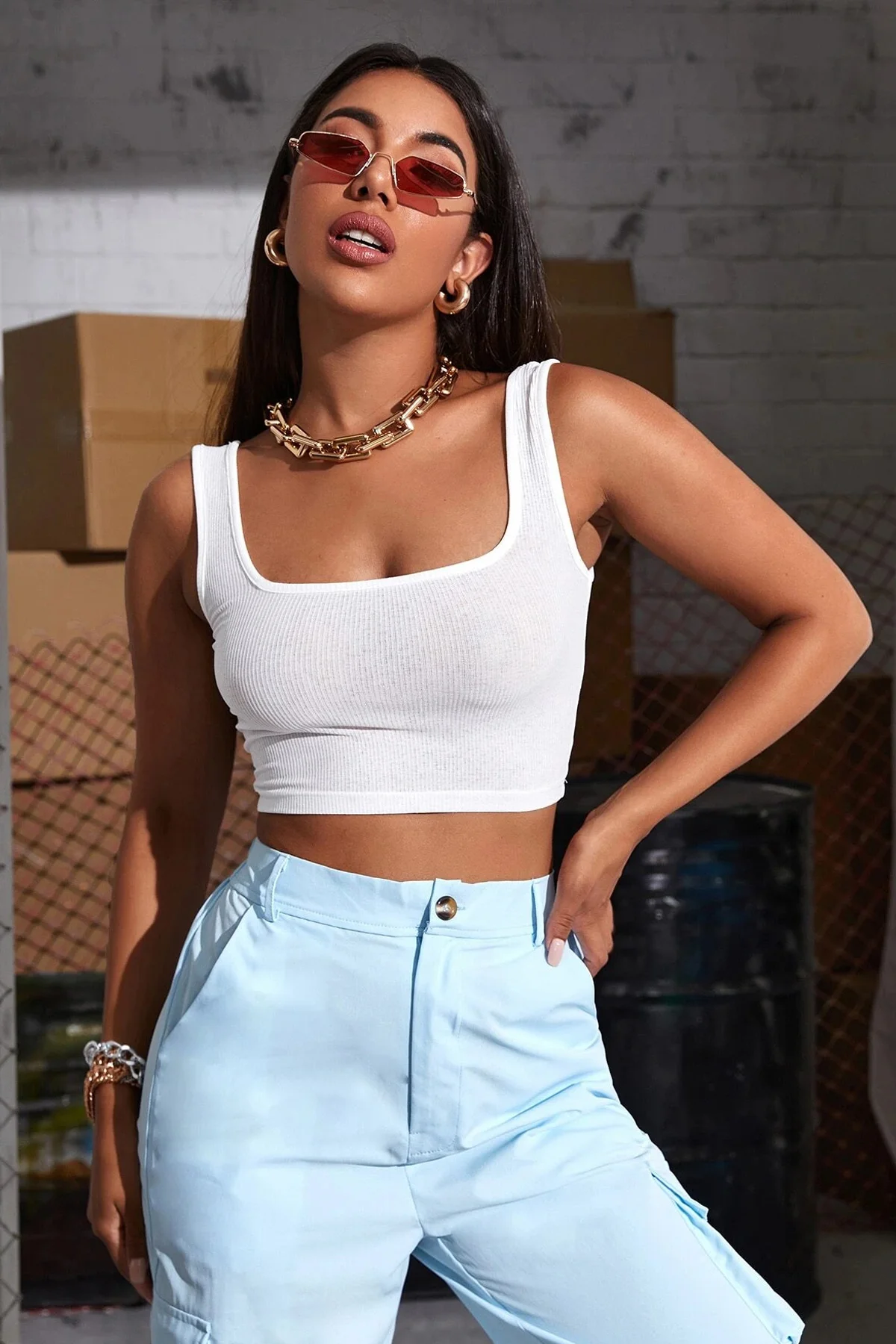 Kadın Beyaz Kalın Askılı Crop Top Büstiyer - Şık ve Rahat Yazlık Üst