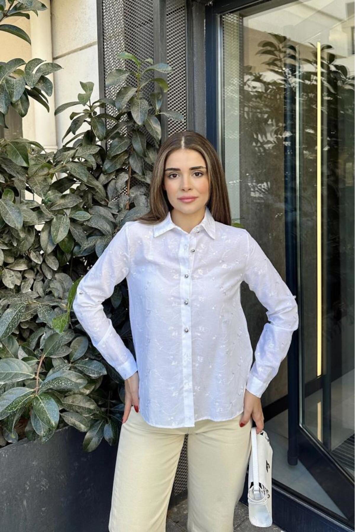 Kadın Beyaz Klasik Basic Poplin Gömlek-Nakış Detaylı 700-3398253
