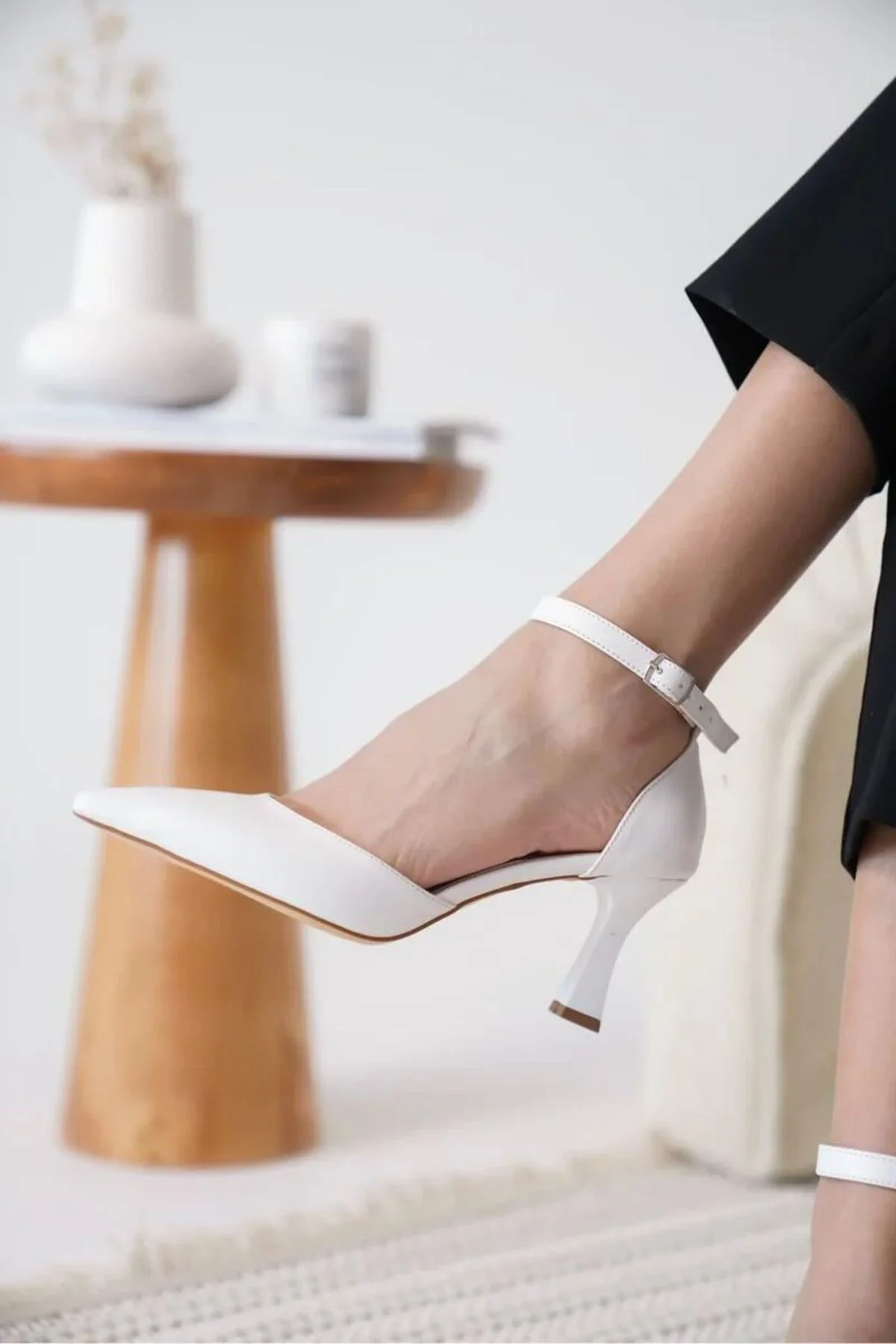 Kadın Beyaz Topuklu Ayakkabı TR12MS01B Kadın Beyaz Topuklu Ayakkabı TR12MS01B
