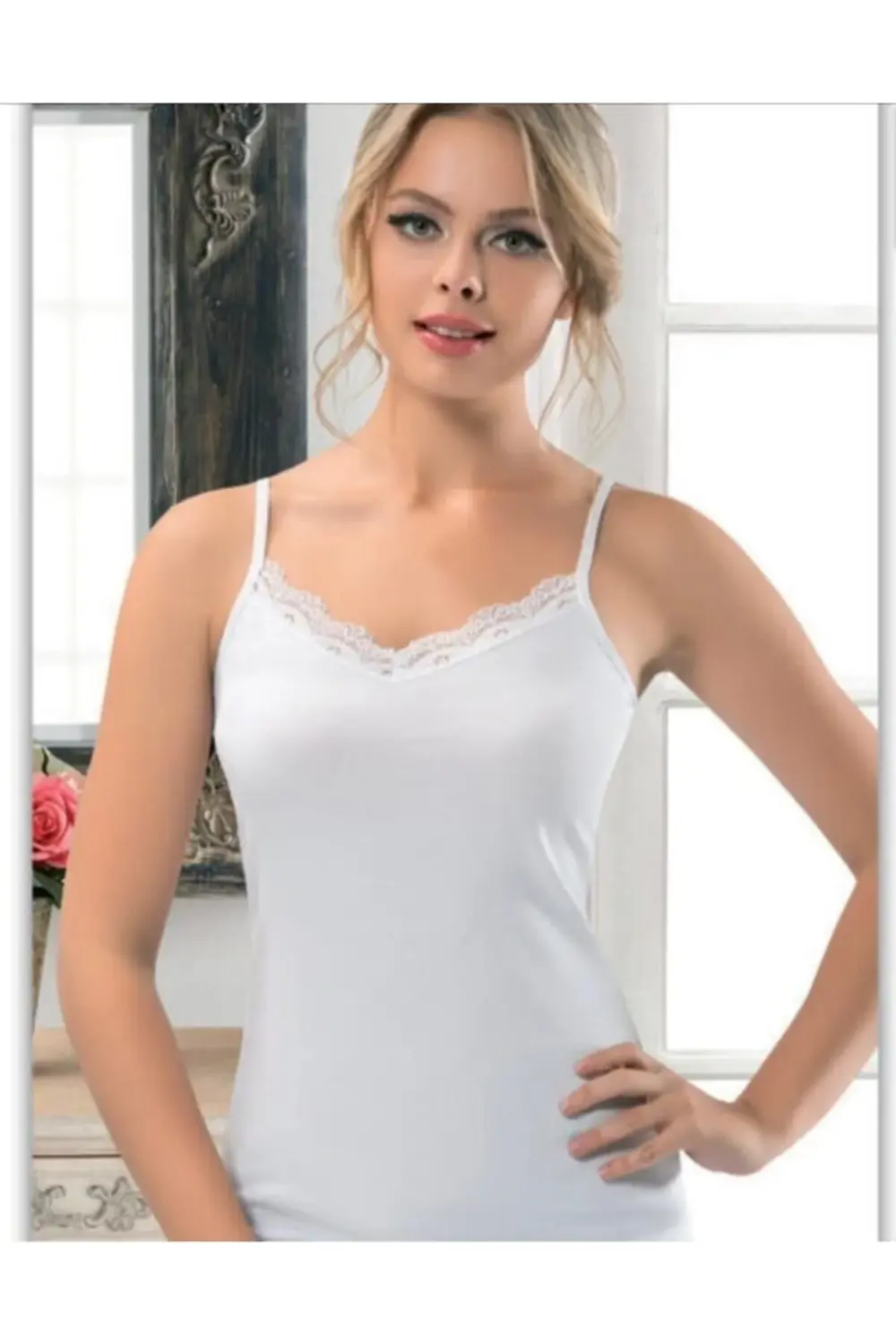 Kadın Beyaz V Yaka Dantelli Detaylı Atlet