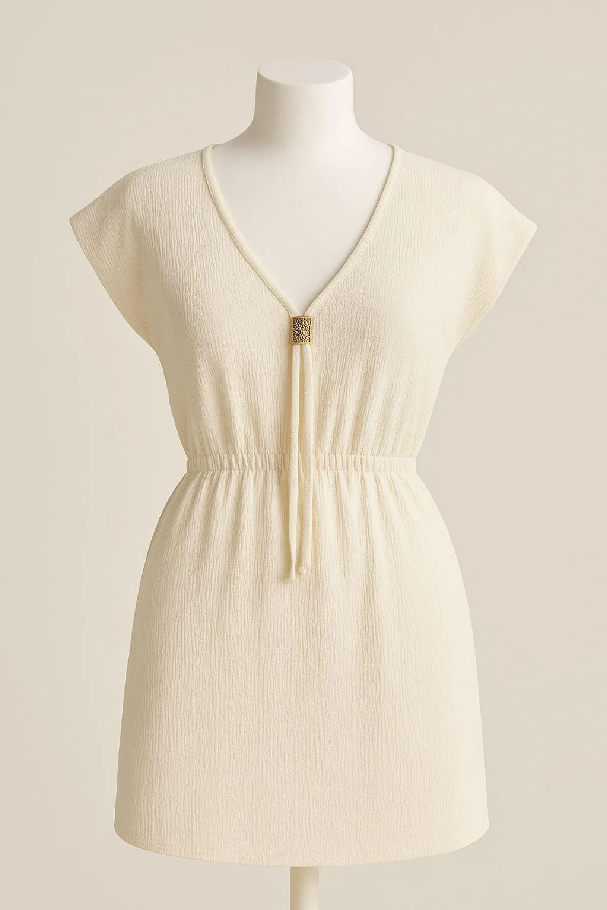 Kadın Beyaz Yanları Yırtmaçlı Tokalı V Yaka Mini Plaj Elbisesi