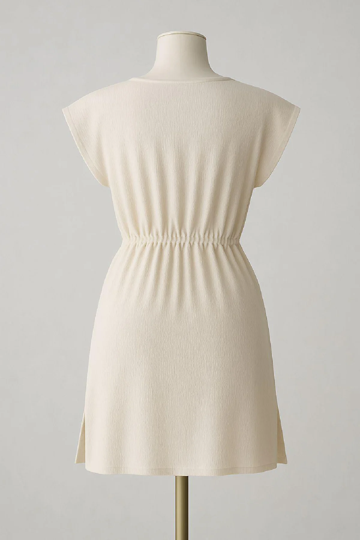 Kadın Beyaz Yanları Yırtmaçlı Tokalı V Yaka Mini Plaj Elbisesi