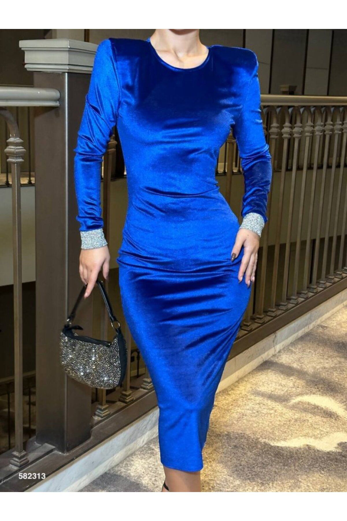 Kadın Bisiklet Yaka Vatkalı Manşet Detay Kadife Kumaş Midi Boy El