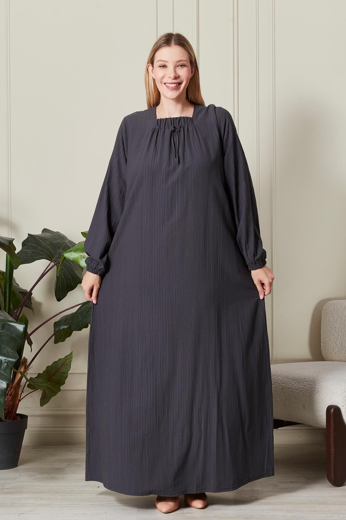 Kadın Büyük Beden Gofre Kumaş Kare Yaka Elbise