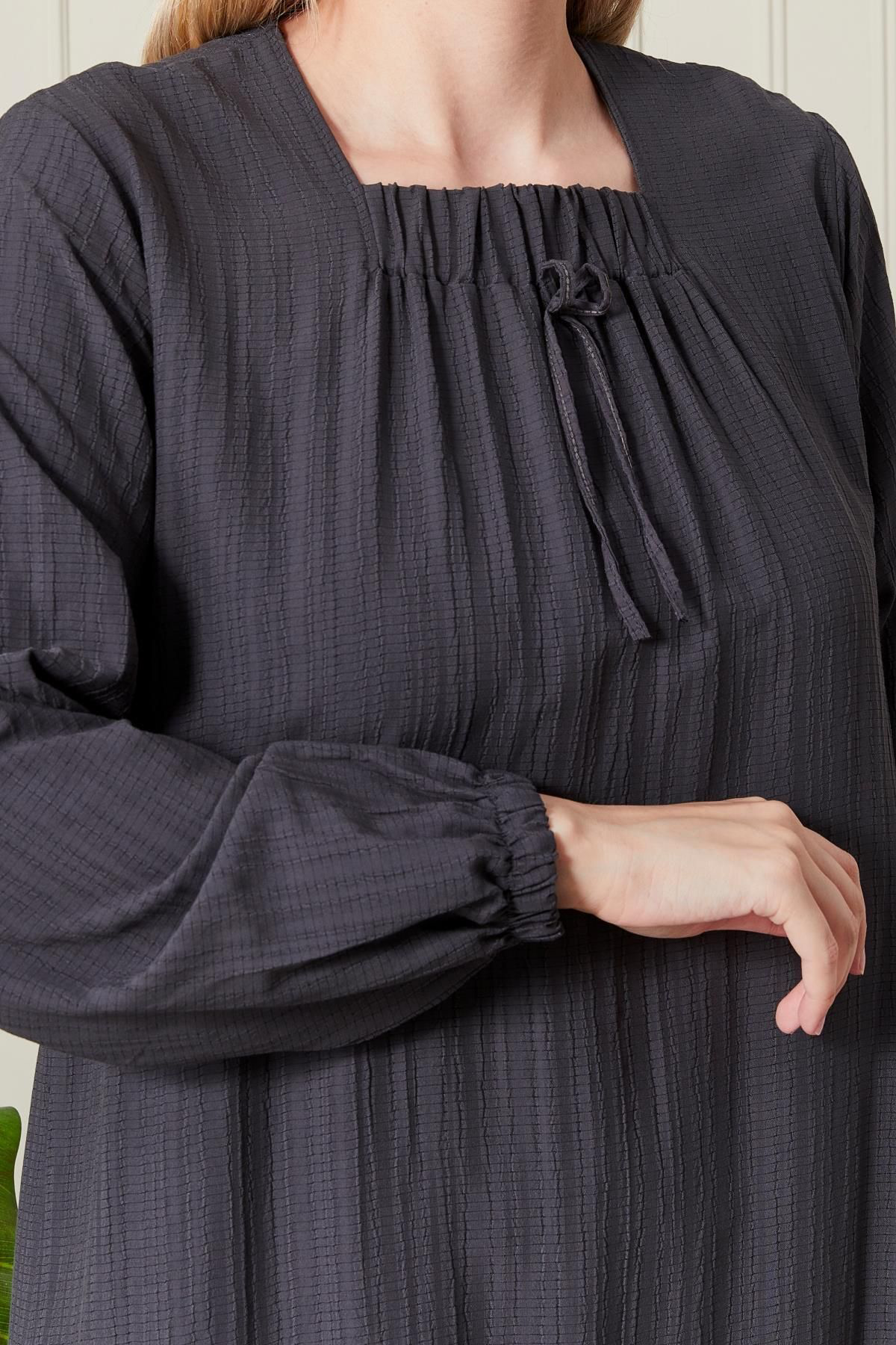 Kadın Büyük Beden Gofre Kumaş Kare Yaka Elbise