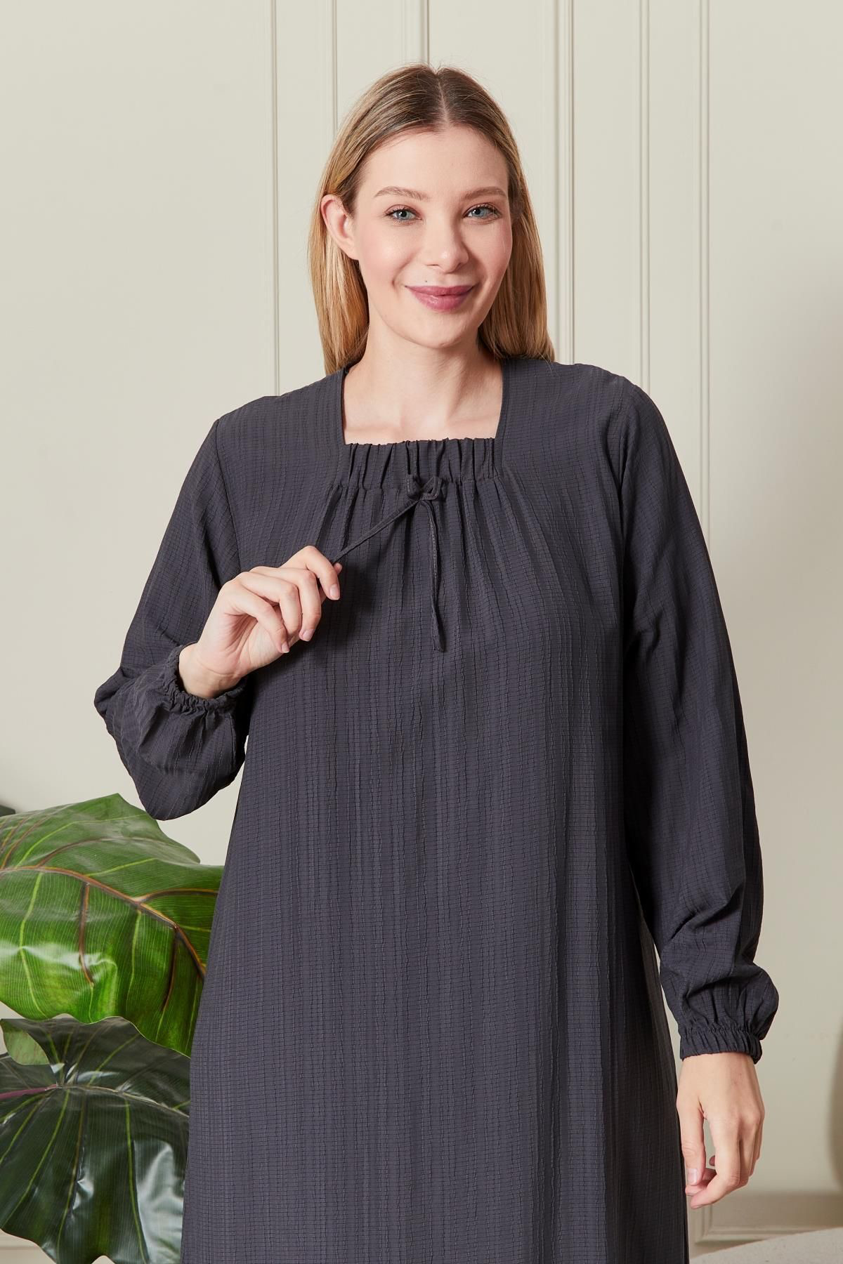 Kadın Büyük Beden Gofre Kumaş Kare Yaka Elbise