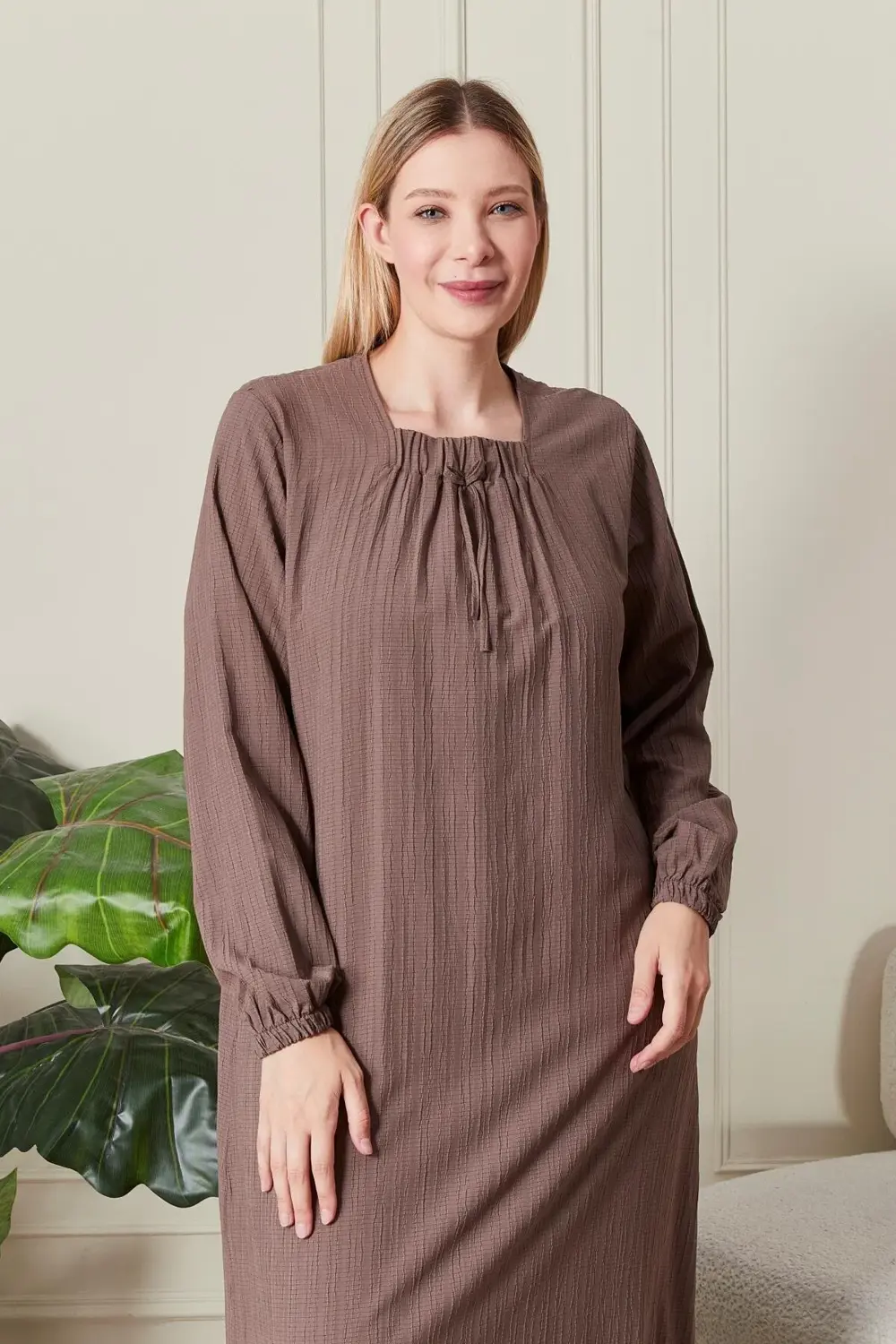 Kadın Büyük Beden Gofre Kumaş Kare Yaka Elbise