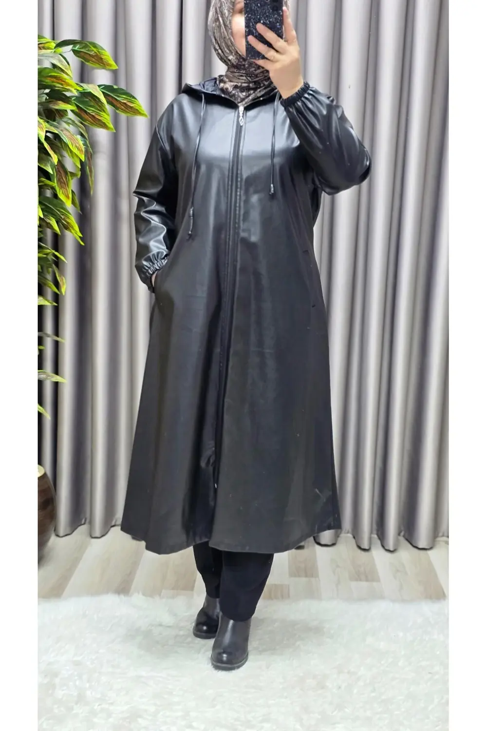 Kadın Büyük Beden Kapşonlu Fermuarlı Suni Deri Tesettür Kap Su Ge Kadın Büyük Beden Kapşonlu Fermuarlı Suni Deri Tesettür Kap Su Ge