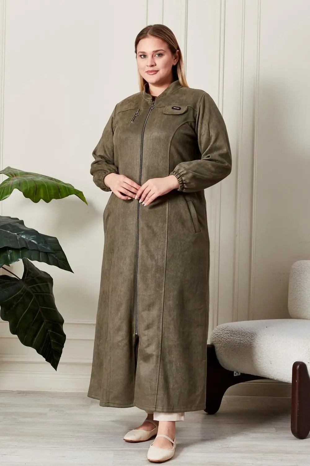 Kadin Buyuk Beden Tesettur Süet Kap Pardesü Boydan Göğsü Fermuarl Kadin Buyuk Beden Tesettur Süet Kap Pardesü Boydan Göğsü Fermuarl