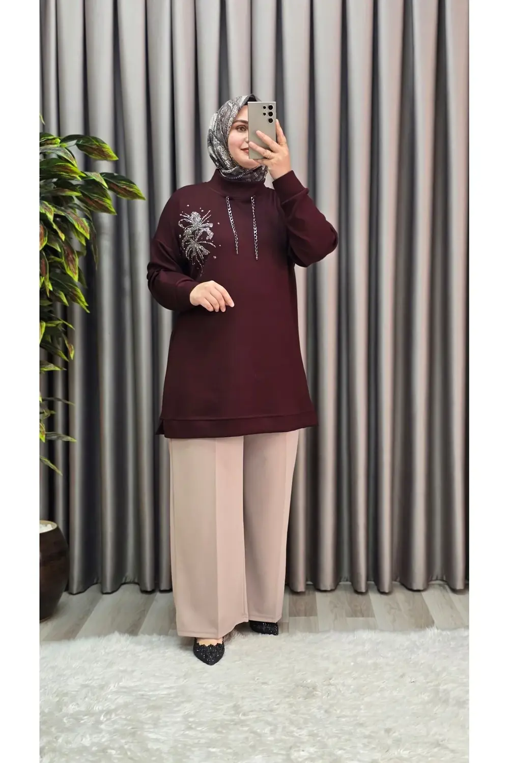 Kadın Büyük Beden Zincir Detaylı Taş İşlemeli Rahat Kalıp Esnek K