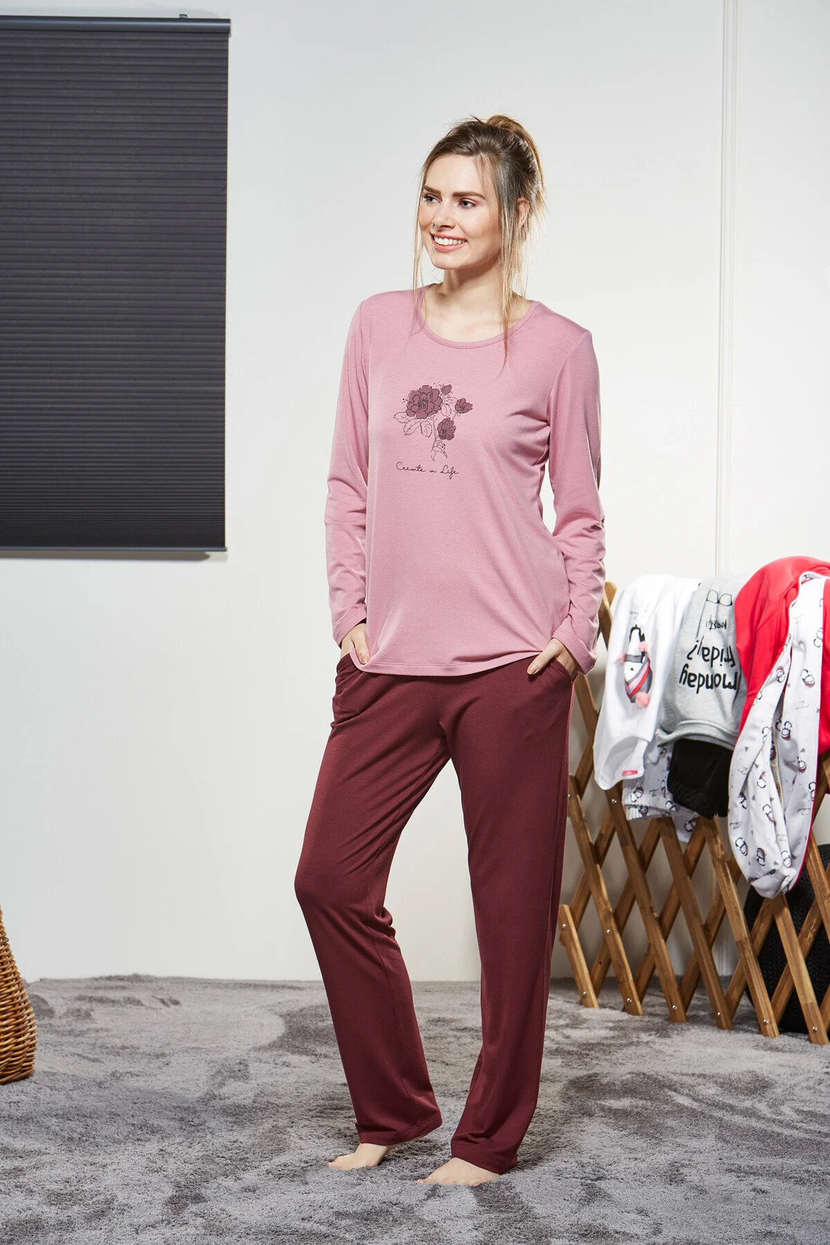 Kadın Çiçek Desenli Pembe Pijama Takımı