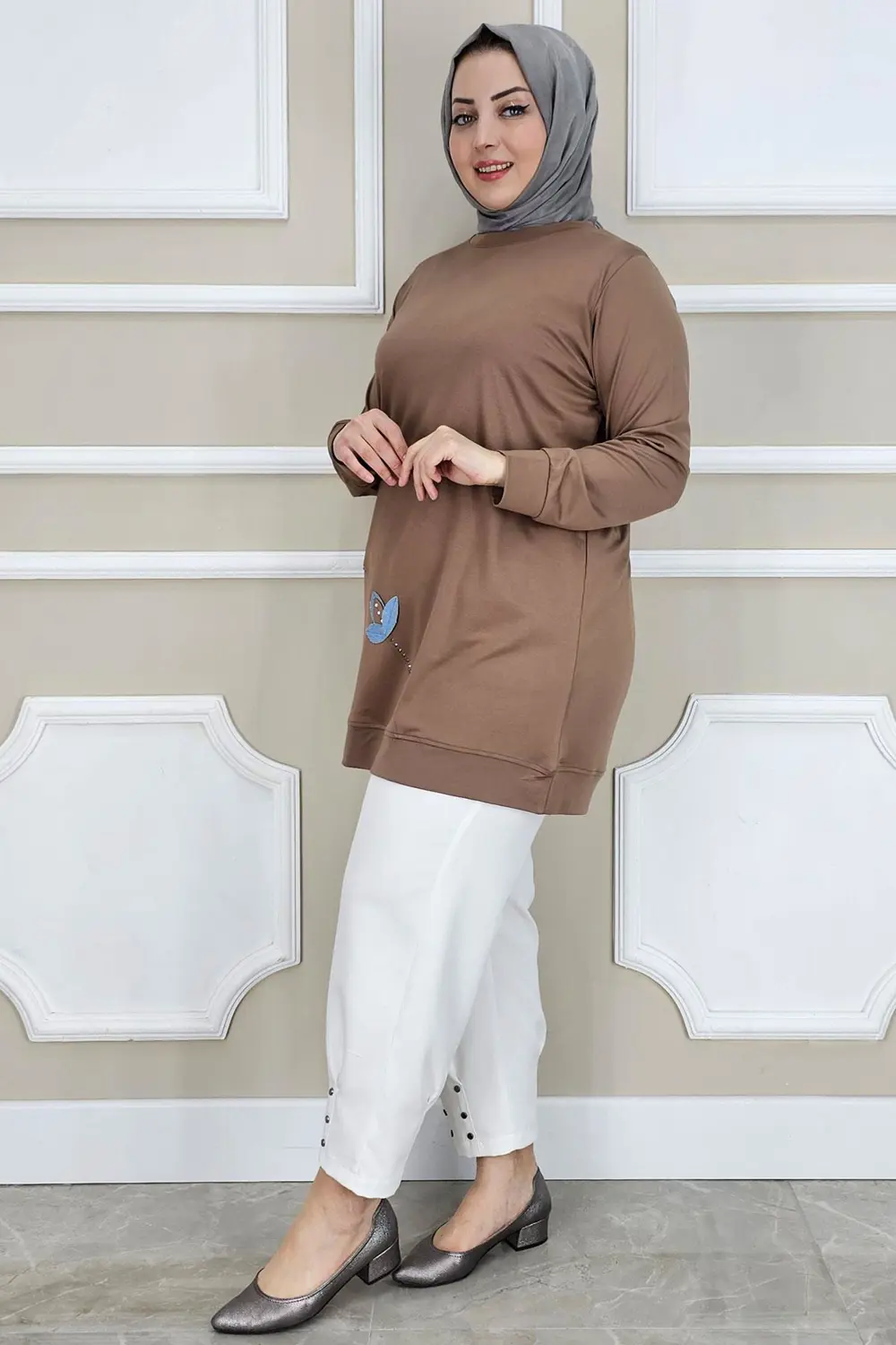 KADIN ÇİÇEK DİKME DETAYLI TESETTÜR TUNİK KADIN ÇİÇEK DİKME DETAYLI TESETTÜR TUNİK