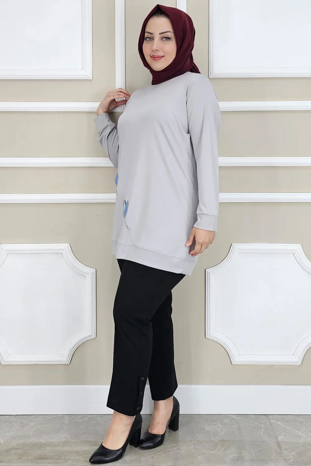 KADIN ÇİÇEK DİKME DETAYLI TESETTÜR TUNİK KADIN ÇİÇEK DİKME DETAYLI TESETTÜR TUNİK